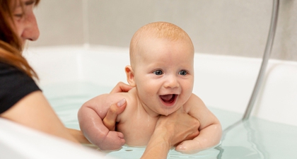 Bayi Habis Imunisasi Apakah Boleh Mandi? Ini Jawabannya, Moms