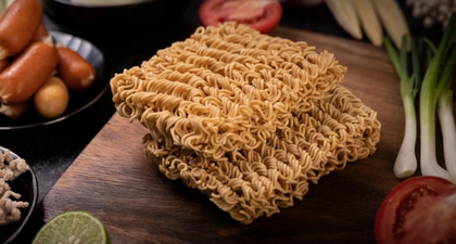 Ini Akibatnya Jika Anak Sering Makan Mi Instan