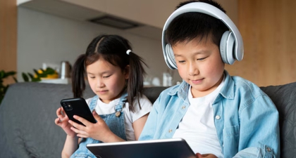 Ini Dampak Handphone pada Perkembangan Anak