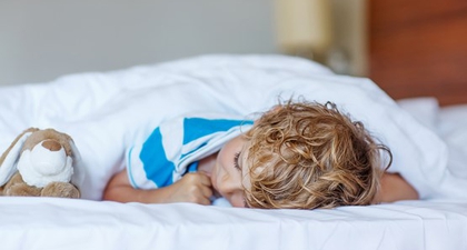 Balita Sering Terbangun di Malam Hari? Ini Penyebabnya!