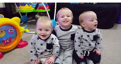 Tingkah Lucu Kakak dan Kedua Adik Kembarnya