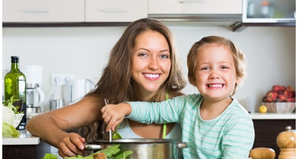 Apa Yang Bisa Anak Lakukan Saat Membantu Anda Memasak?