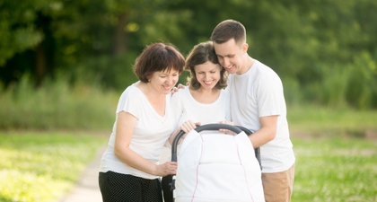 Bolehkah Membawa Newborn Jalan-Jalan ke Mal?