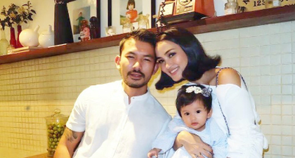 Ini Cara Atiqah Hasiholan & Rio Dewanto Mengasuh Anak