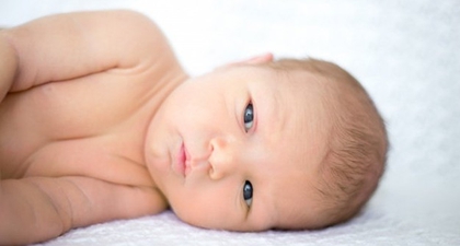 Ini Cara Mengatasi Katarak pada Bayi