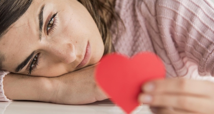 Kenali 5 Tanda Love Bombing dan Bahayanya bagi Pernikahan