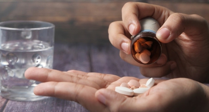 5 Makanan yang Tidak Boleh Dikonsumsi Bersamaan dengan Obat