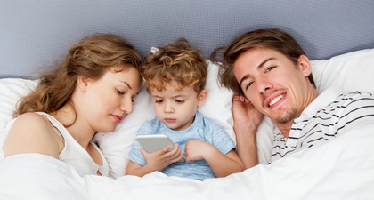 Gadget Bisa Sebabkan Anak Lambat Bicara, Ini Solusinya