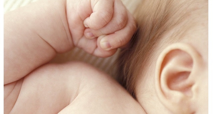 Ketahui Tahap Perkembangan Pendengaran Bayi Anda!
