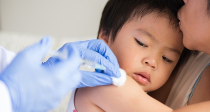 Trik agar Bayi Tenang dan Nyaman saat Disuntik