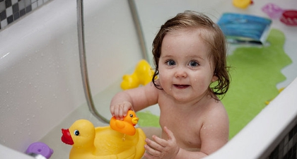 Sebelum Mengunggah Foto Si Kecil di Media Sosial