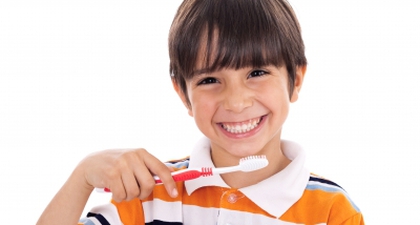 7 Langkah Mudah Merawat Gigi Si Kecil