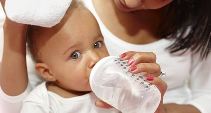 Bayi di Bawah 6 Bulan Bolehkah Minum Air?