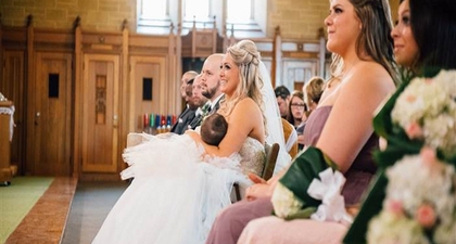 Kisah Ibu yang Menyusui Bayi di Pesta Pernikahannya