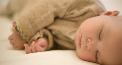 Wajarkah Bayi Mencakar Dirinya Sendiri?