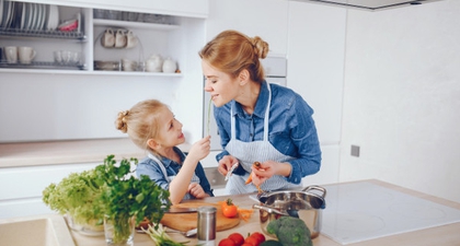 6 Aktivitas Seru untuk Liburan di Rumah Bersama Anak