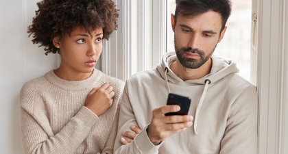 Begini Cara Menghadapi Pasangan yang Kecanduan Ponsel