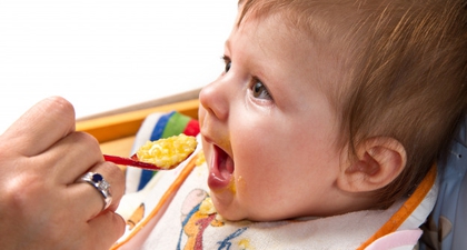 Metode Spoon Feeding untuk Mudahkan Pemberian MPASI