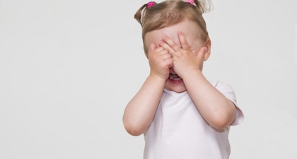 5 Penyebab Bayi Sering Memukul Kepalanya Sendiri