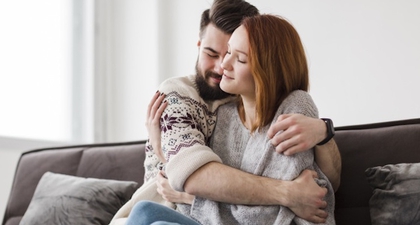 5 Gaya Pelukan Suami dan Artinya bagi Pernikahan