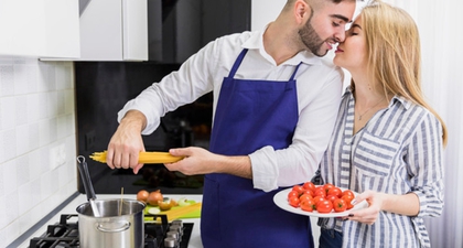 Moms dan Dads Wajib Tahu, Ini Manfaat Berciuman!