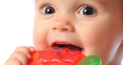 Wajib Tahu, Ini Tips Memilih Teether yang Aman untuk Bayi