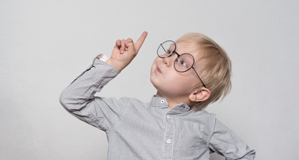 10 Tanda Awal yang Menunjukkan Kecerdasan Seorang Anak