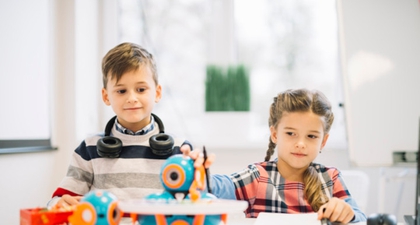 Manfaat Mainan Robot untuk Tingkatkan Kecerdasan Anak