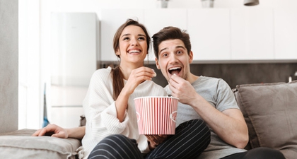 7 Serial Netflix untuk Menemani Moms #DiRumahAja