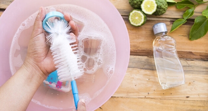Rekomendasi Sikat Botol Bayi untuk Jaga Kebersihan Botol Si Kecil