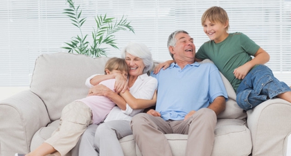 Ini Manfaat Anak Menghabiskan Waktu dengan Kakek dan Neneknya