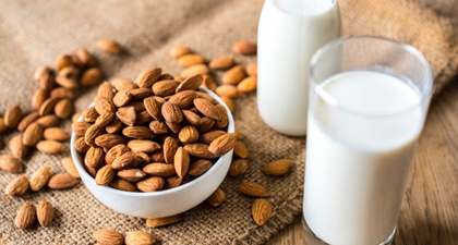 Memberikan Susu Almond kepada Bayi. Memangnya Boleh?