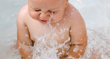 Moms, Ikuti 8 Cara Seru Ini saat Memandikan Anak, Yuk!